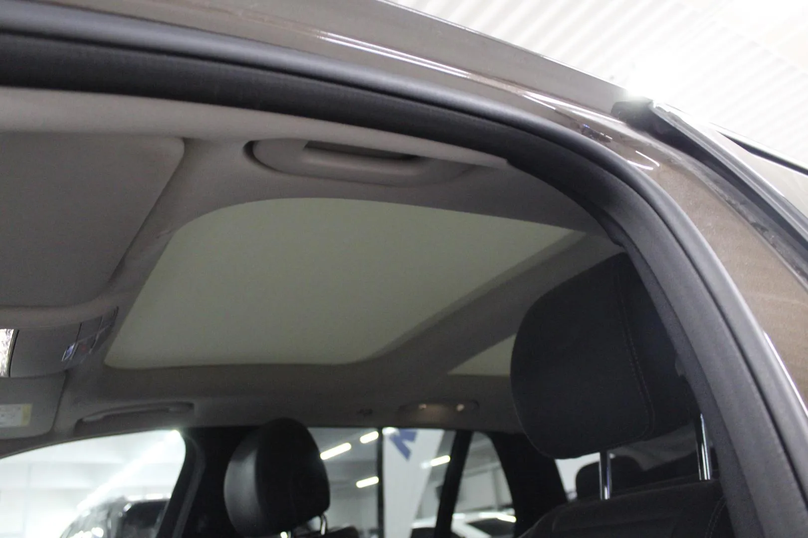 MERCEDES-BENZ E CMX-823 carousel image