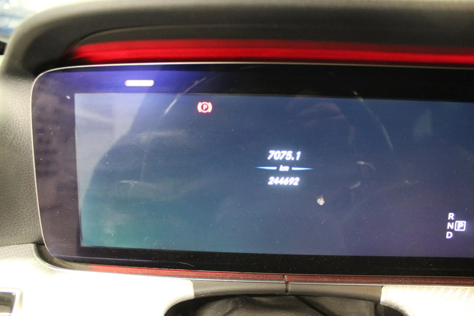 MERCEDES-BENZ E CMX-823 carousel image