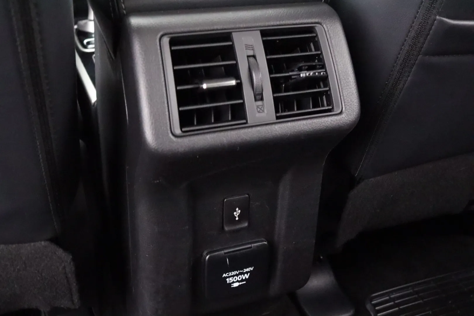 MITSUBISHI Mitsubishi Outlander XRJ-956 carousel image