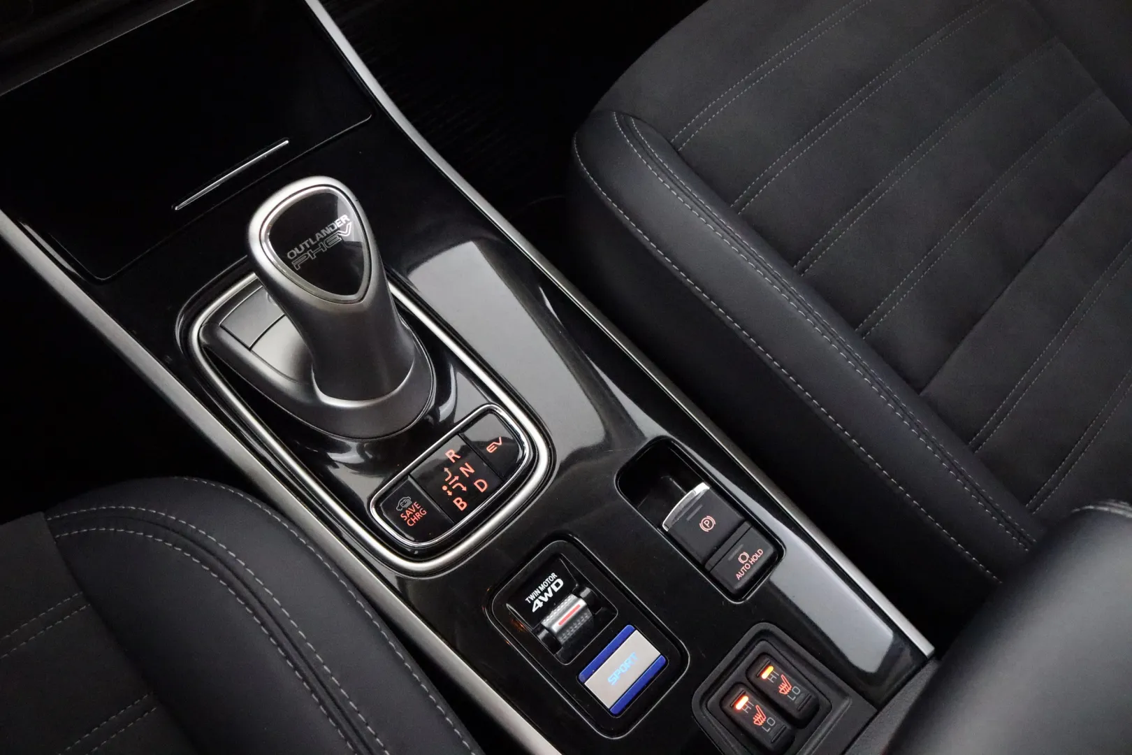 MITSUBISHI Mitsubishi Outlander XRJ-956 carousel image