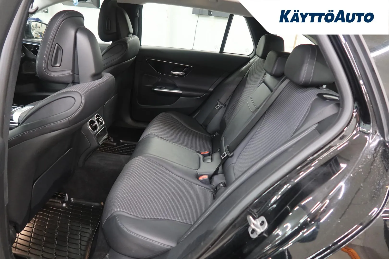 MERCEDES-BENZ C YLX-902 carousel image