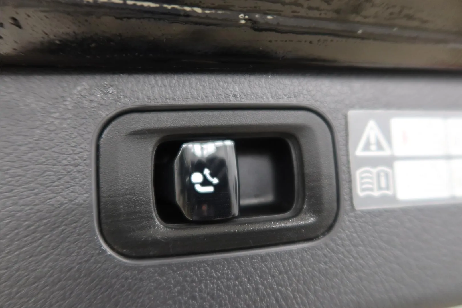 MERCEDES-BENZ C YLX-902 carousel image