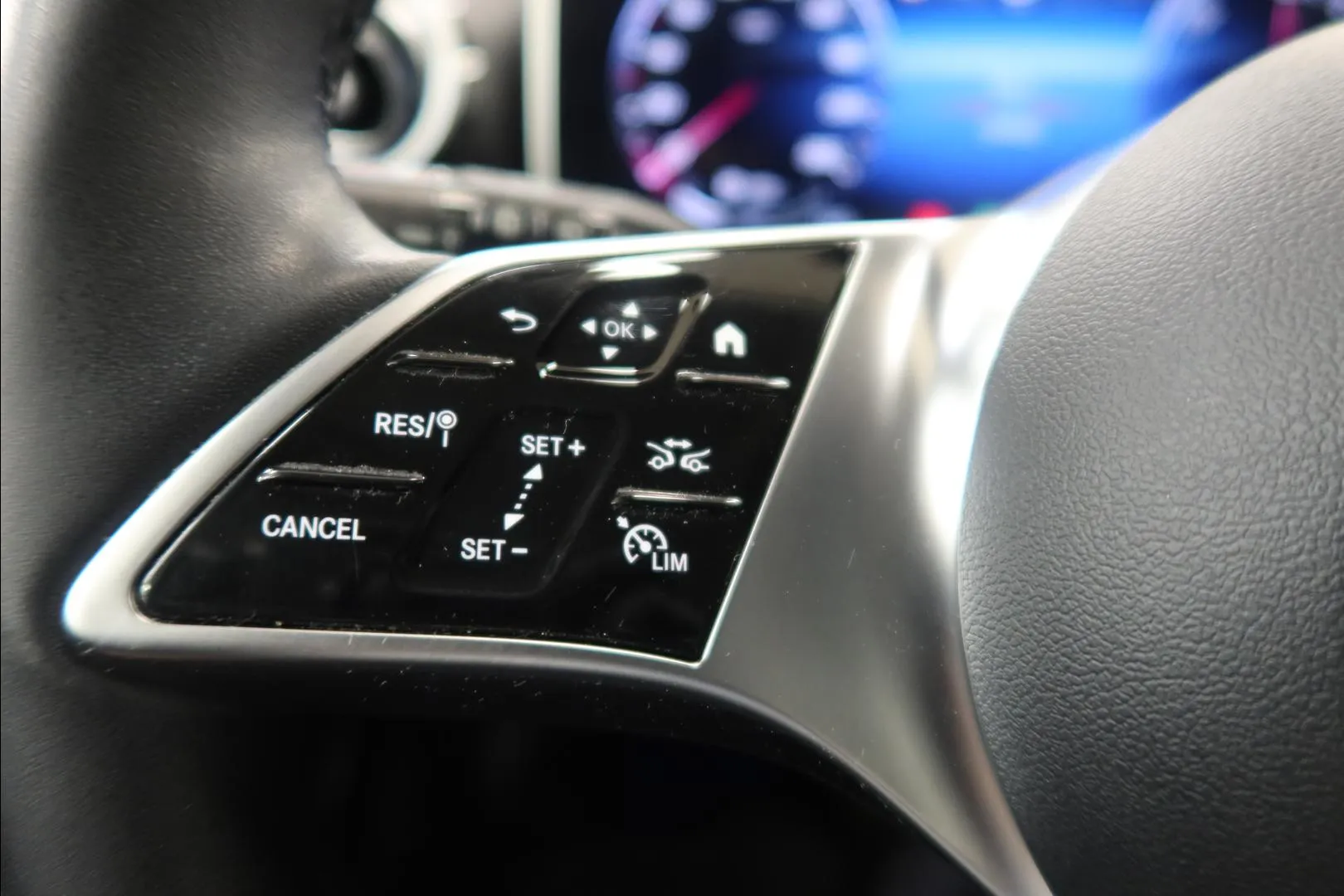 MERCEDES-BENZ C YLX-902 carousel image