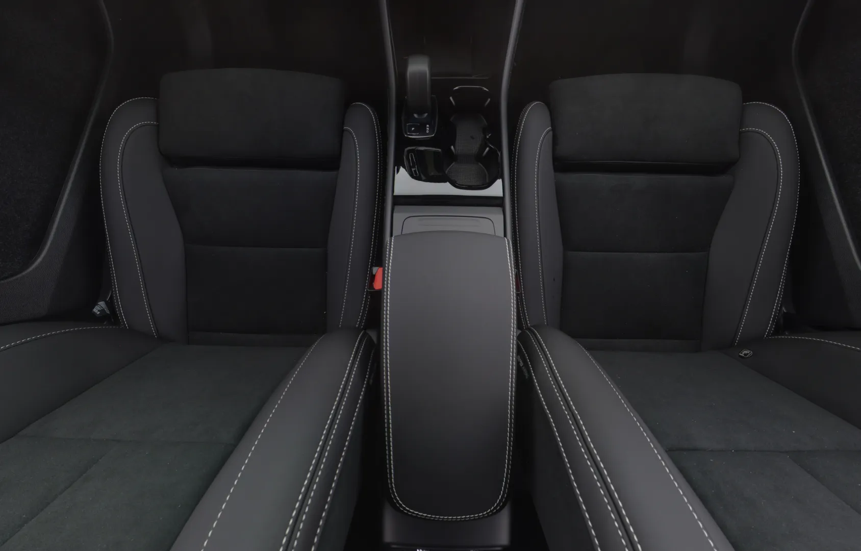 Volvo EC40 LTP-755 carousel image