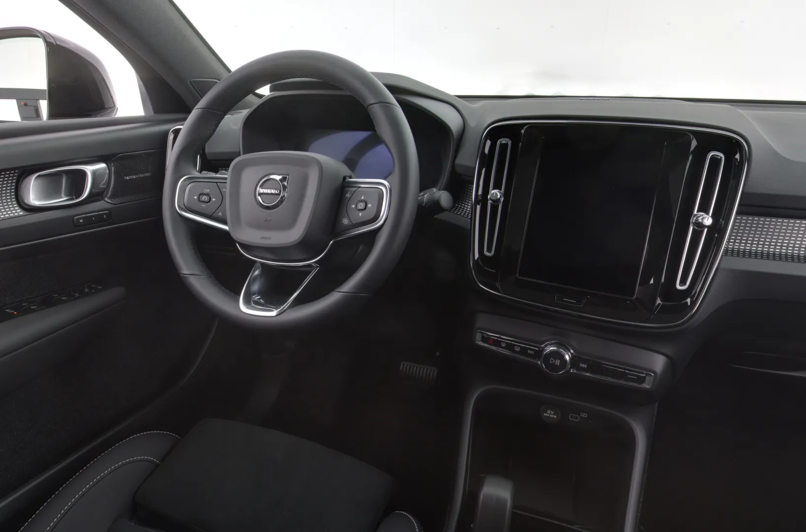 Volvo EC40 LTP-755 carousel image