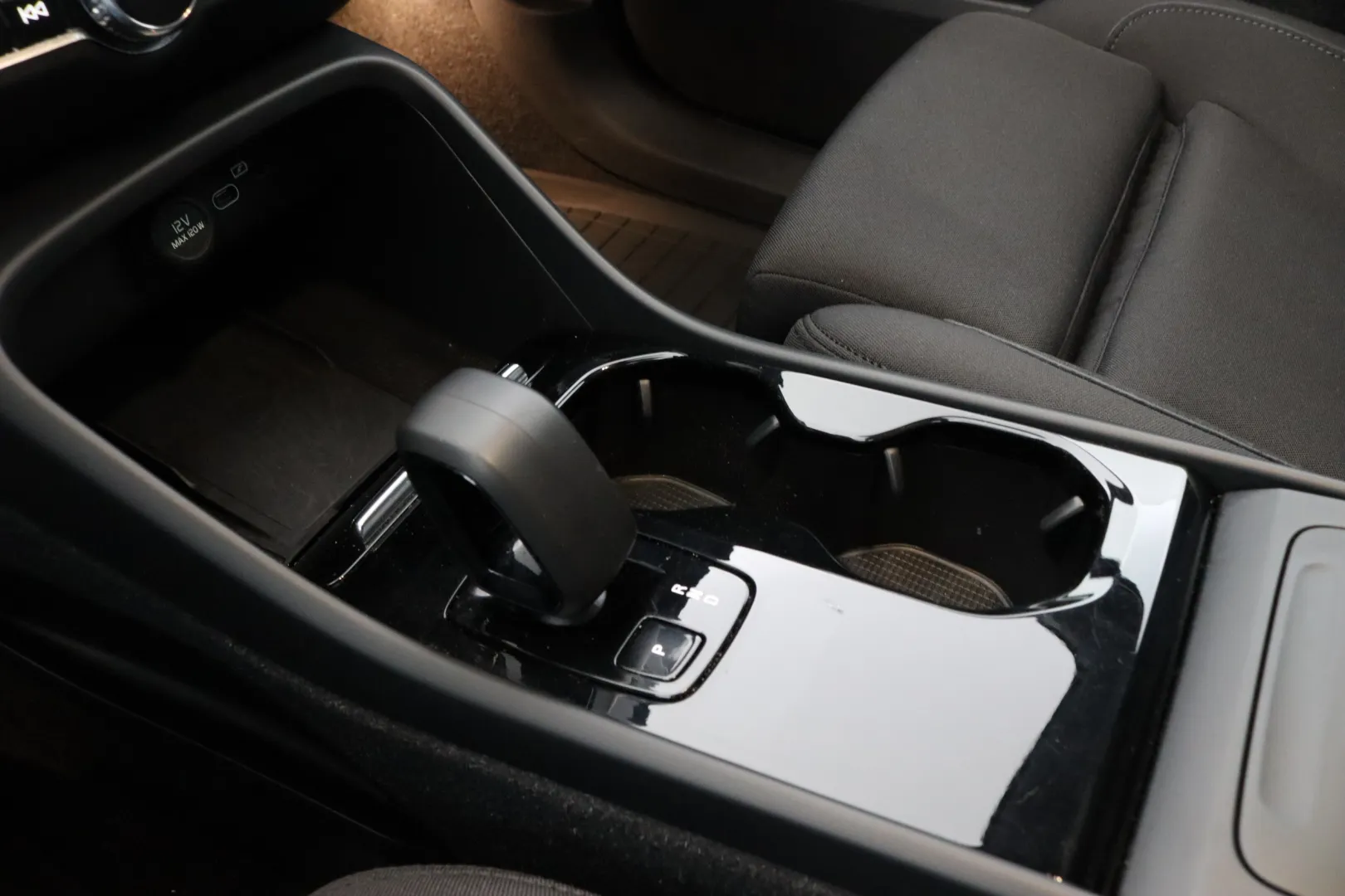 VOLVO C40 XPO-777 carousel image