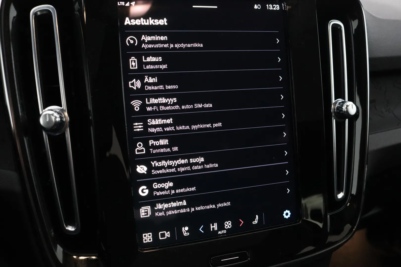 VOLVO C40 XPO-777 carousel image