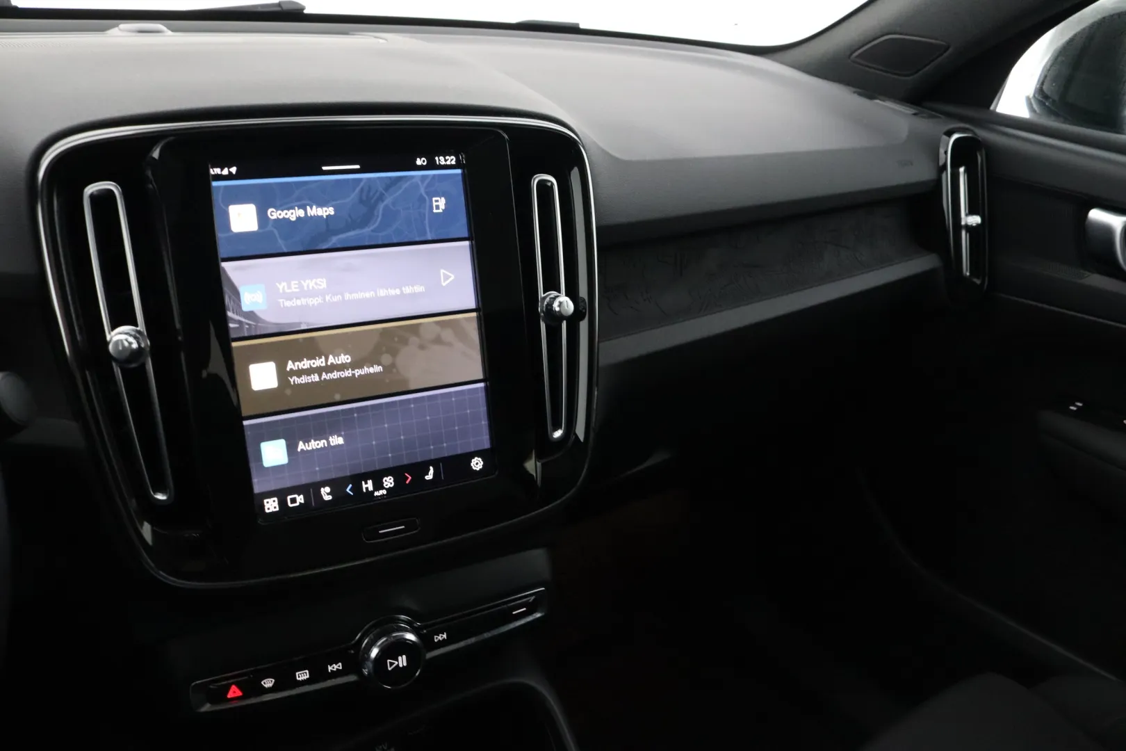 VOLVO C40 XPO-777 carousel image