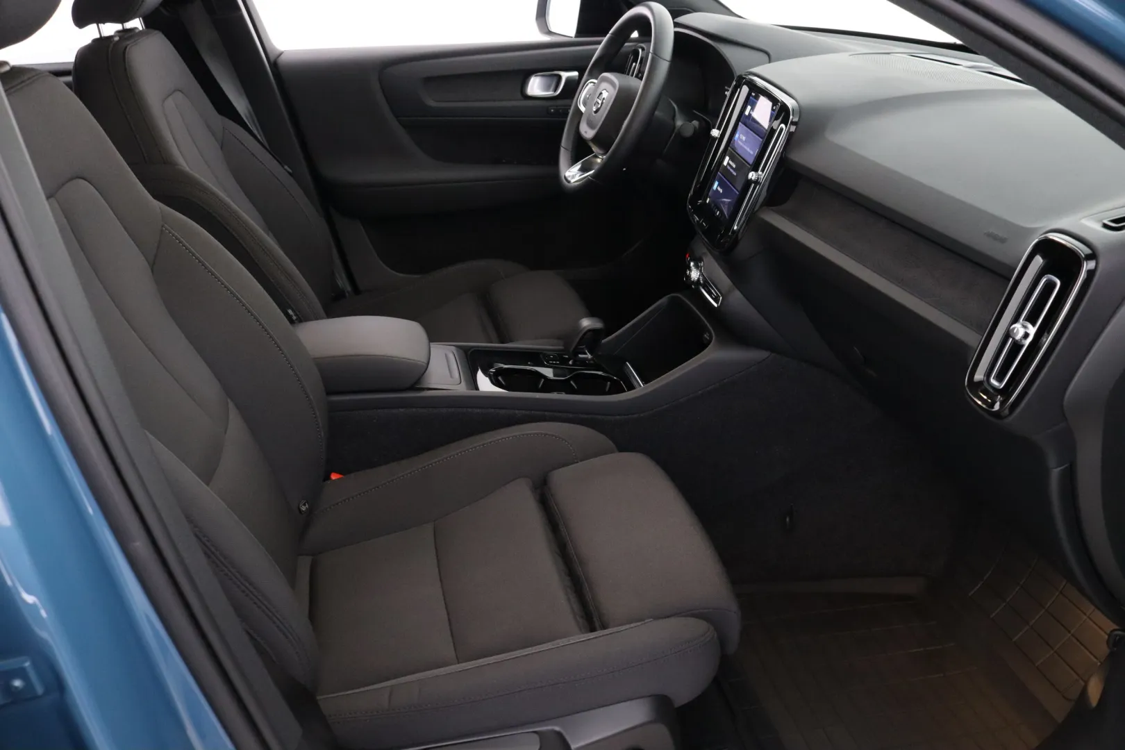 VOLVO C40 XPO-777 carousel image