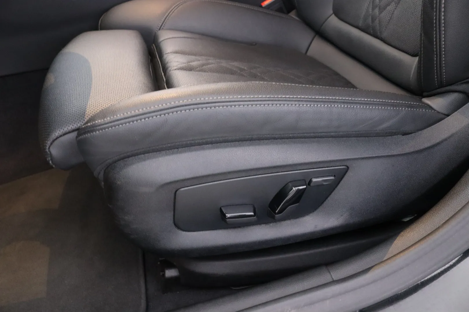 BMW 530 EUB-497 carousel image