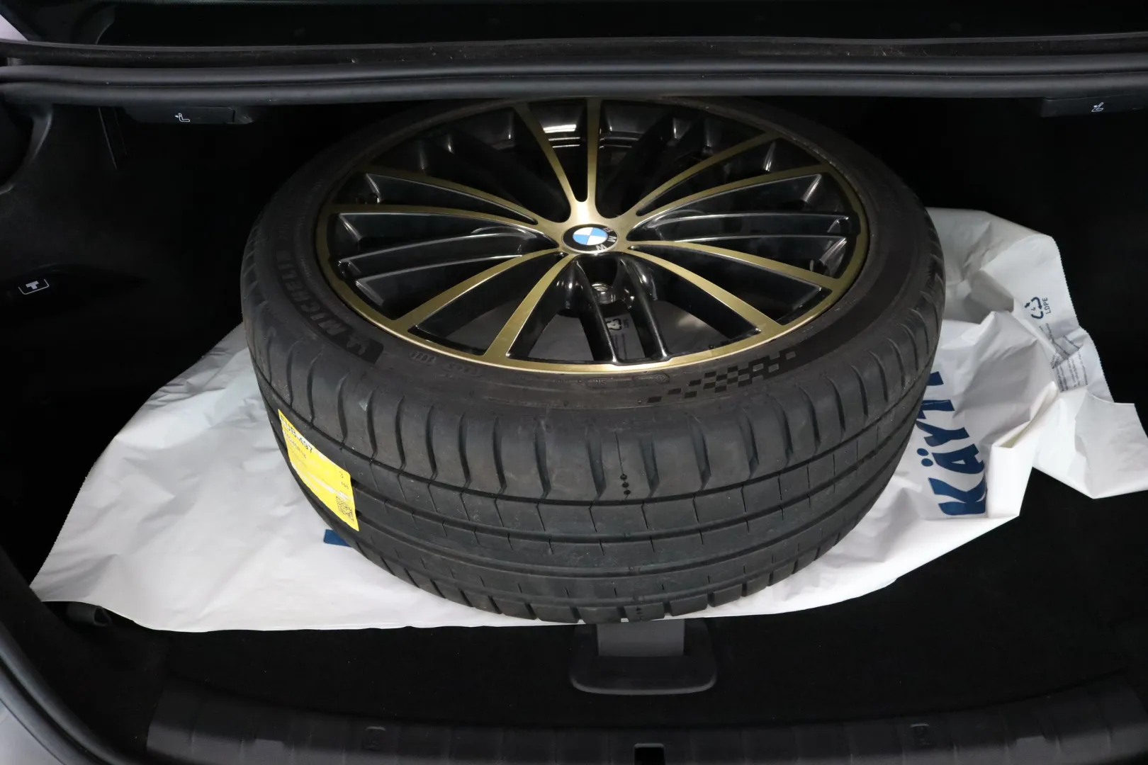 BMW 530 EUB-497 carousel image