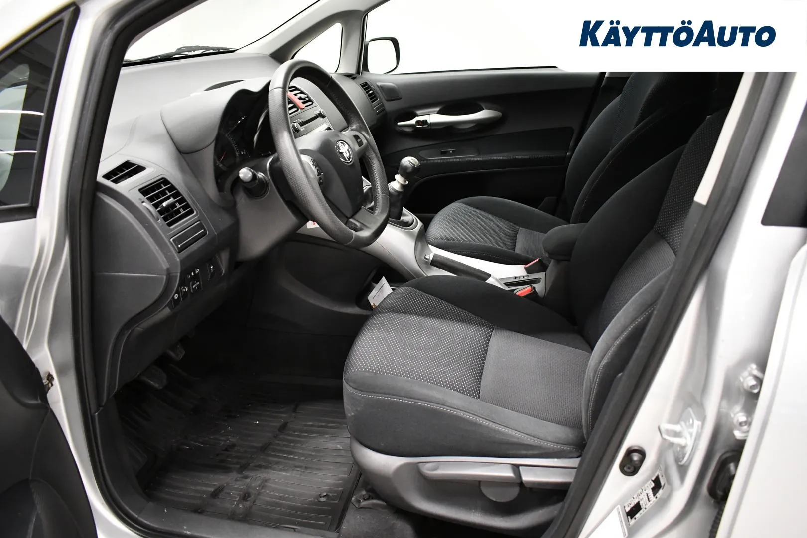 TOYOTA Auris GKH-445 carousel image