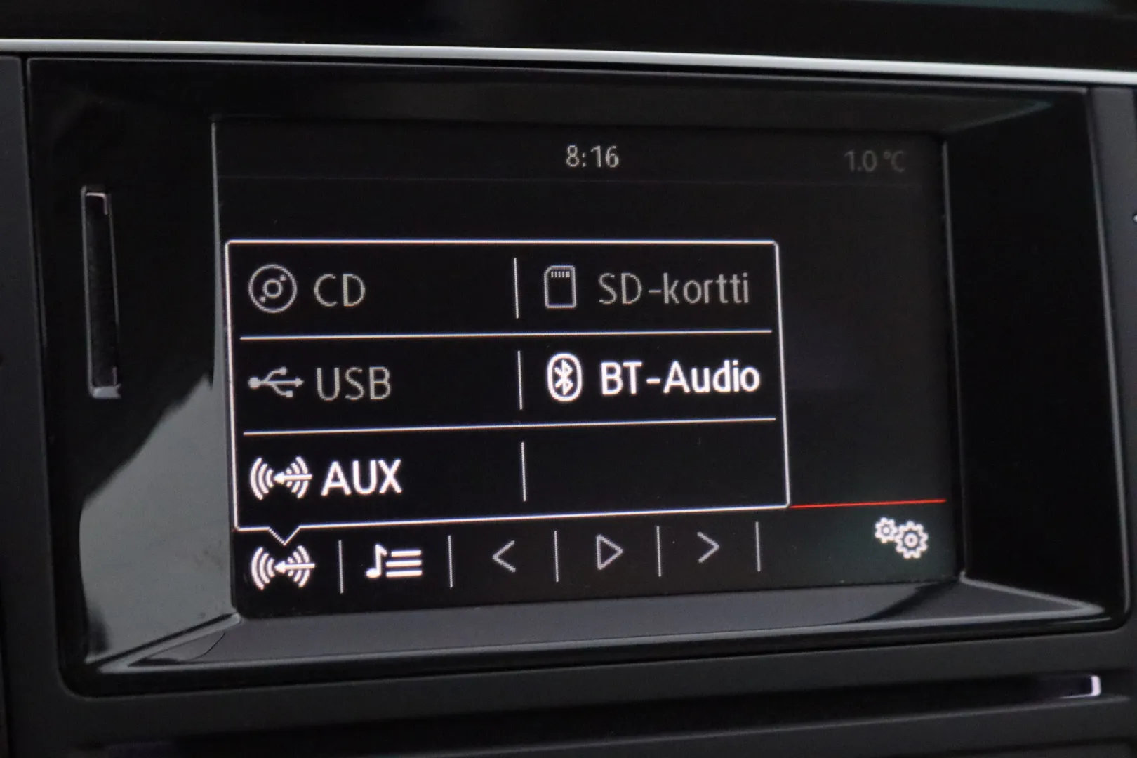 VOLKSWAGEN Passat XNO-236 carousel image