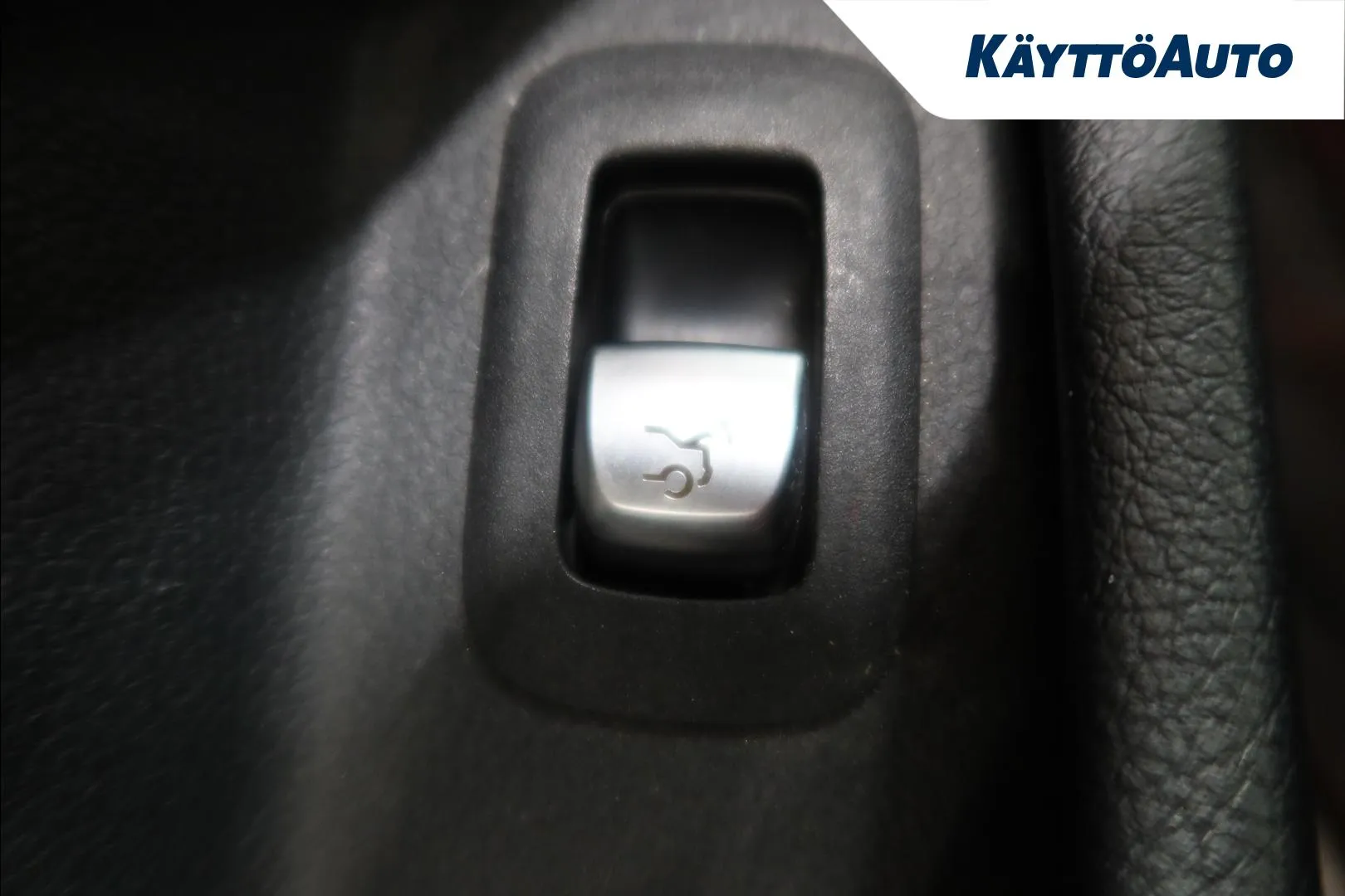 MERCEDES-BENZ C XNT-661 carousel image