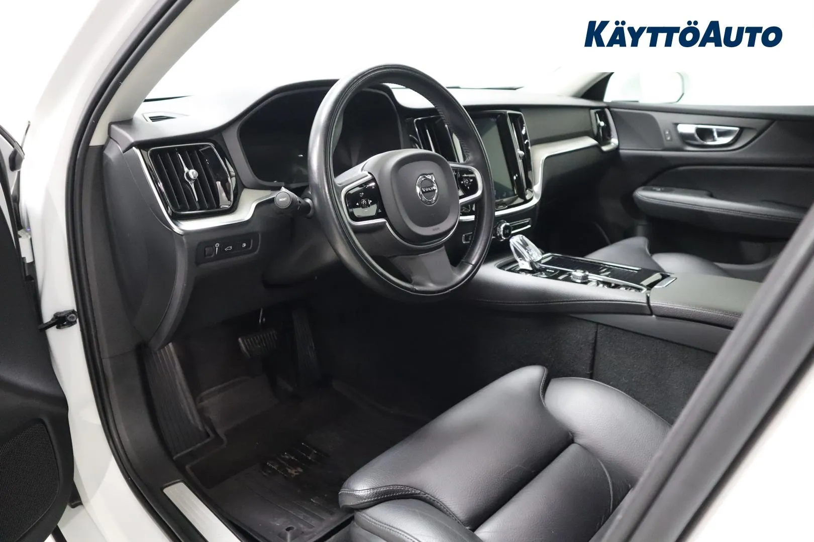 VOLVO V60 YXY-408 carousel image