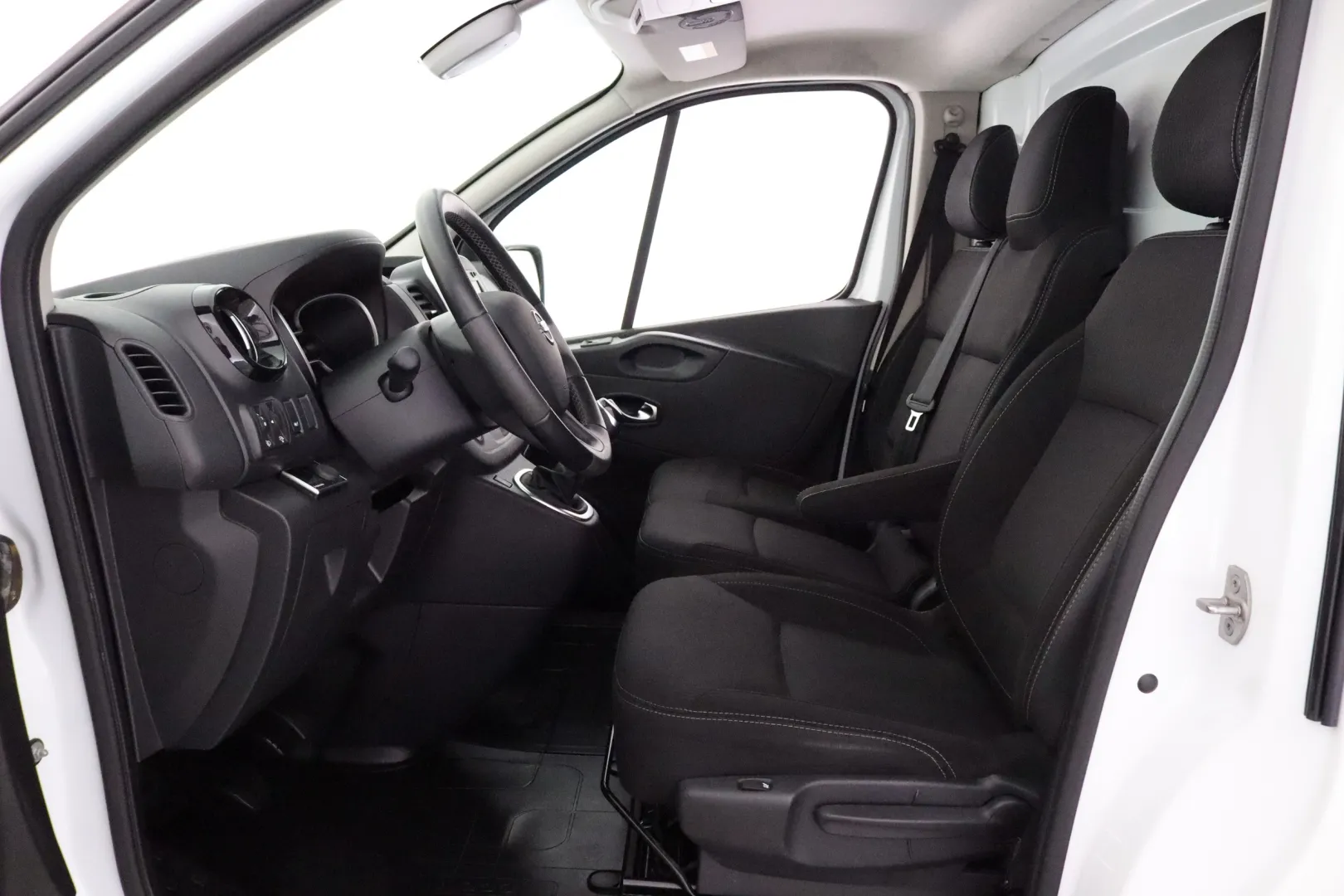 NISSAN NV300 FPV-655 carousel image