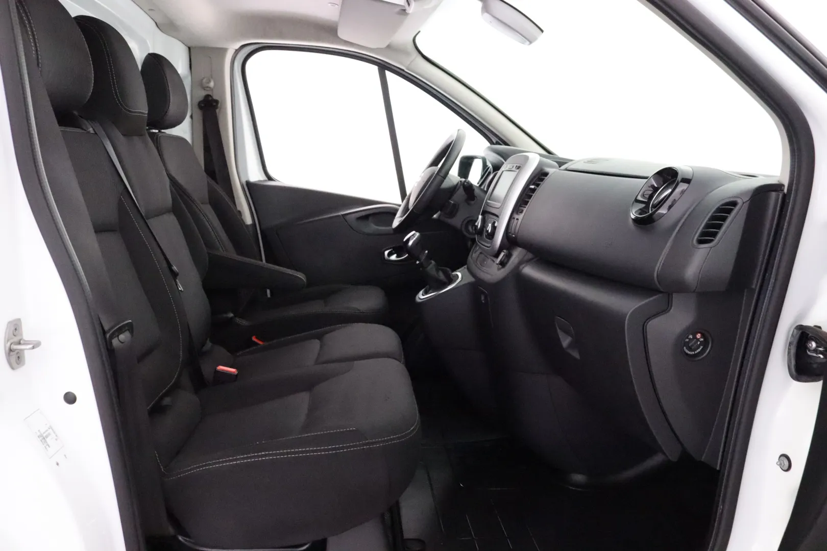 NISSAN NV300 FPV-655 carousel image