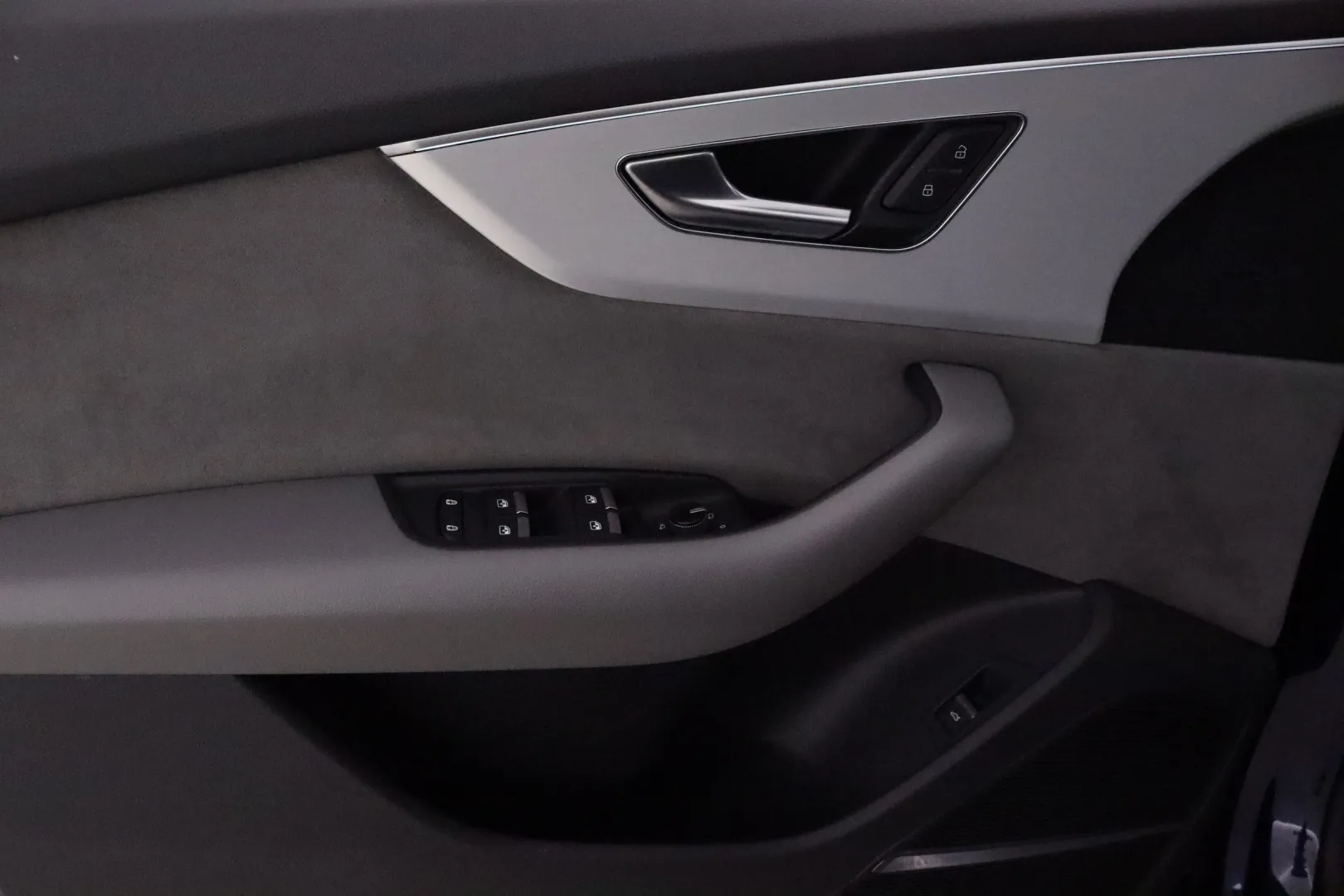 AUDI Q8 YKI-373 carousel image