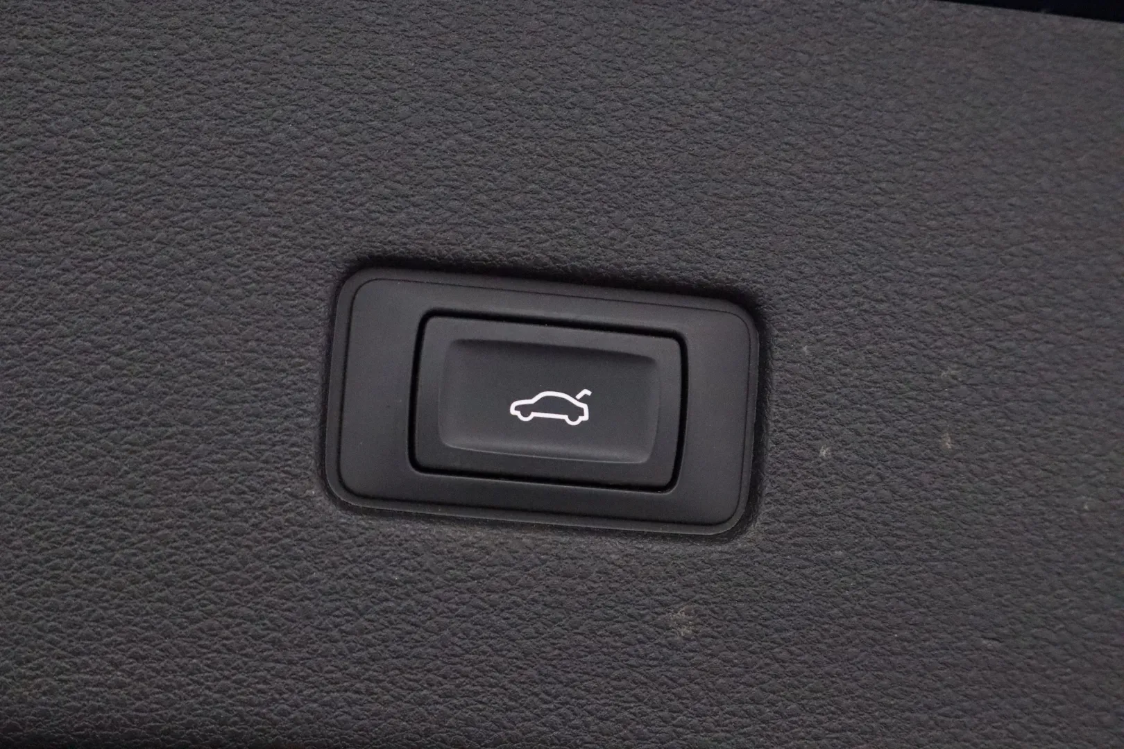 AUDI Q8 YKI-373 carousel image