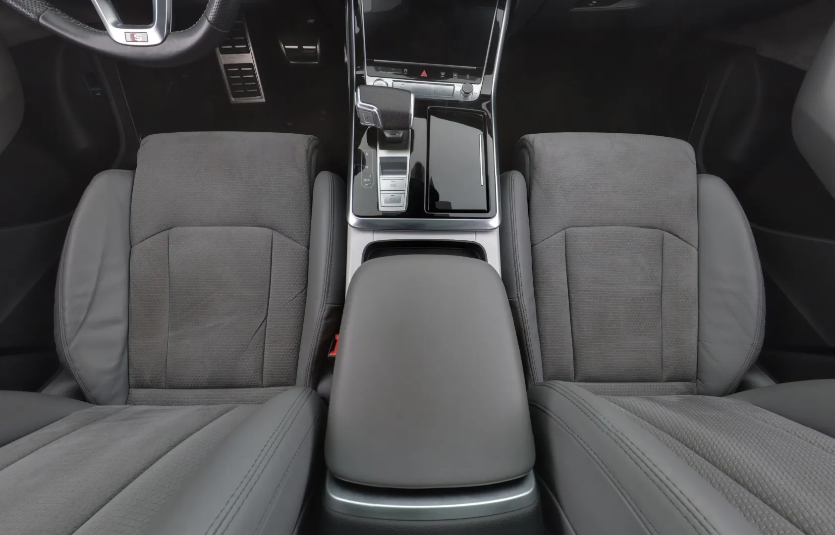 AUDI Q8 YKI-373 carousel image