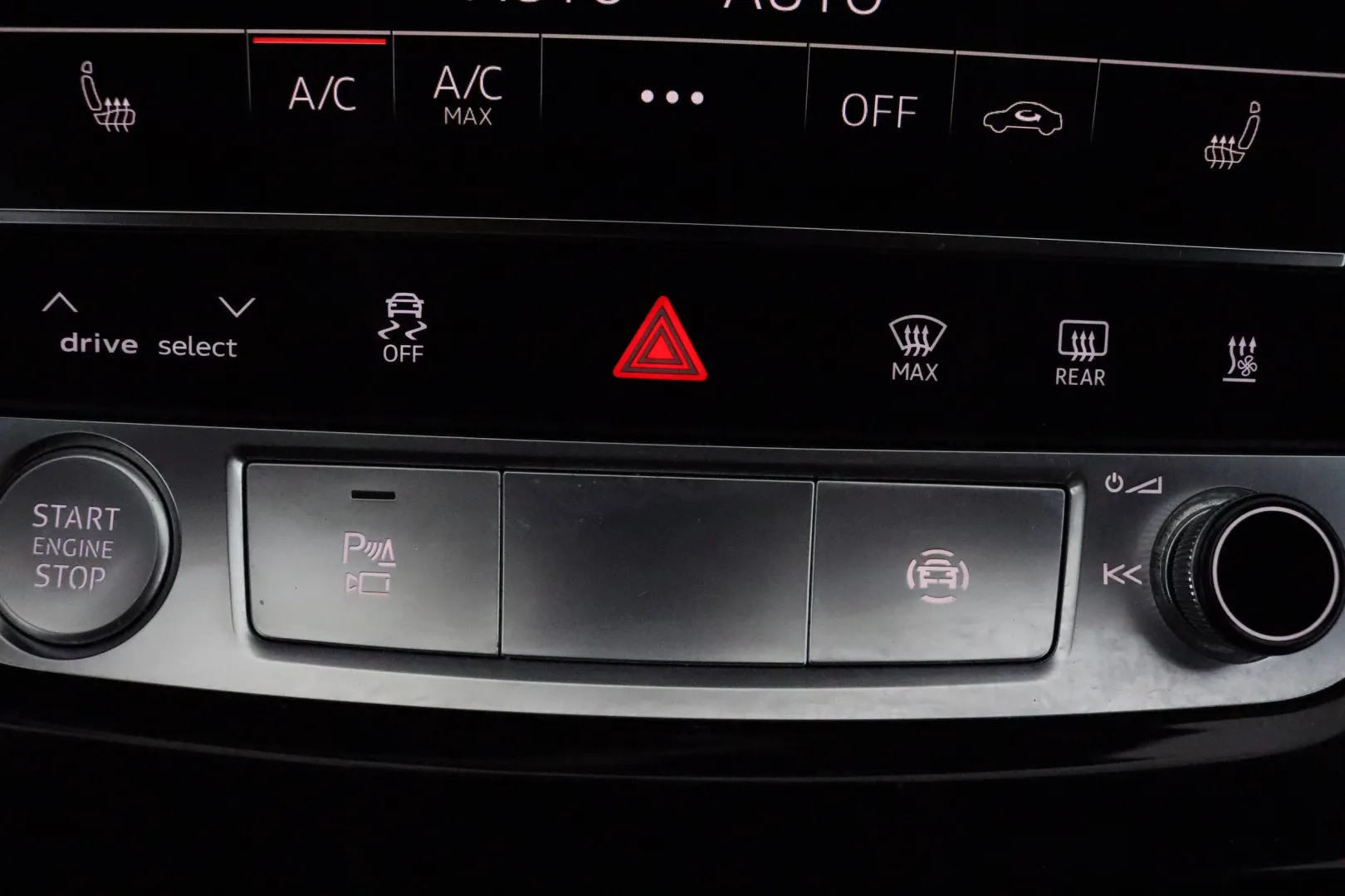 AUDI Q8 YKI-373 carousel image