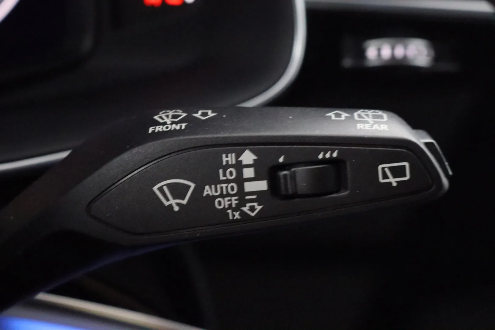 AUDI Q8 YKI-373 carousel image