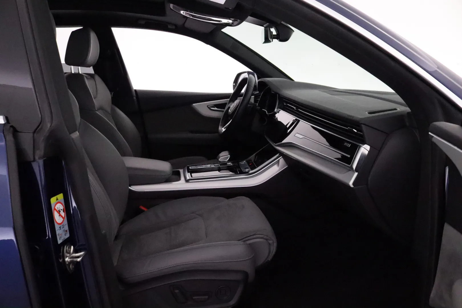 AUDI Q8 YKI-373 carousel image