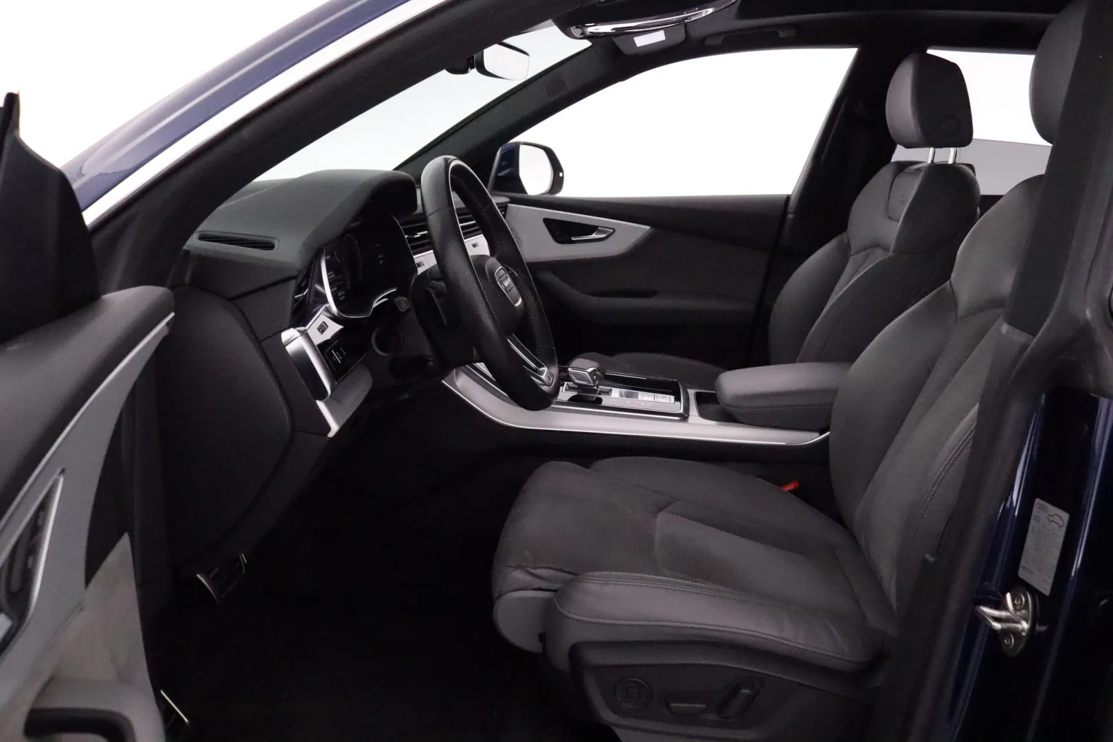 AUDI Q8 YKI-373 carousel image