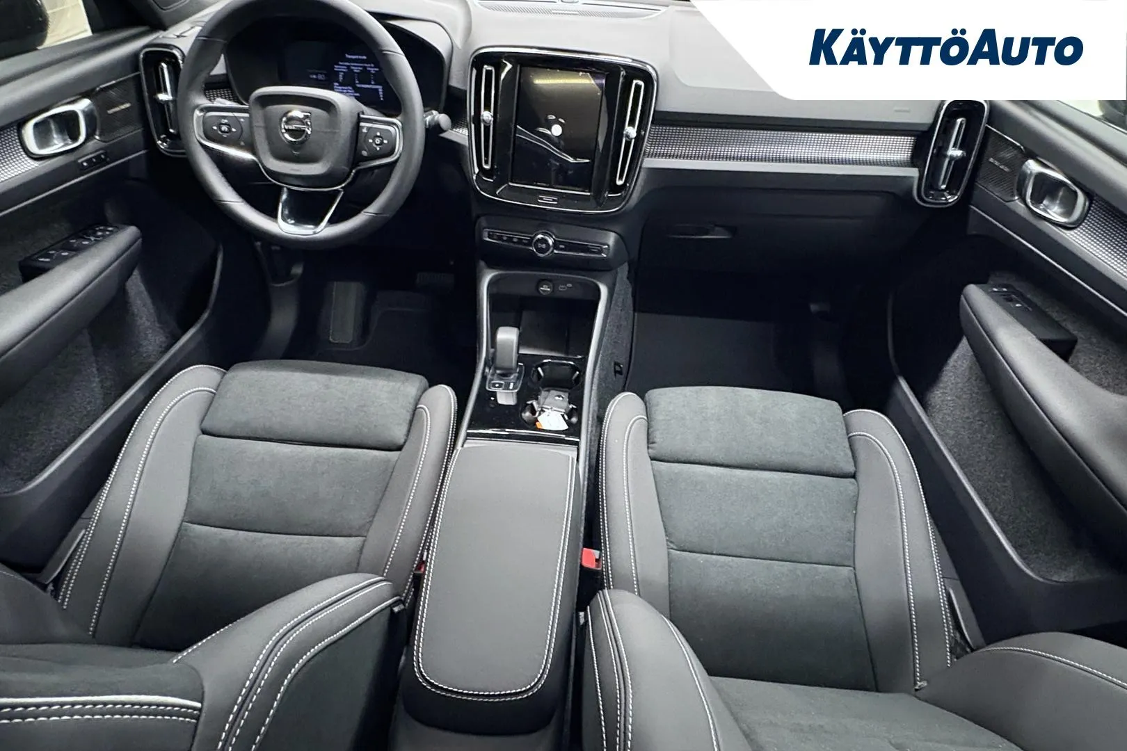 VOLVO EC40 RXU-215 carousel image