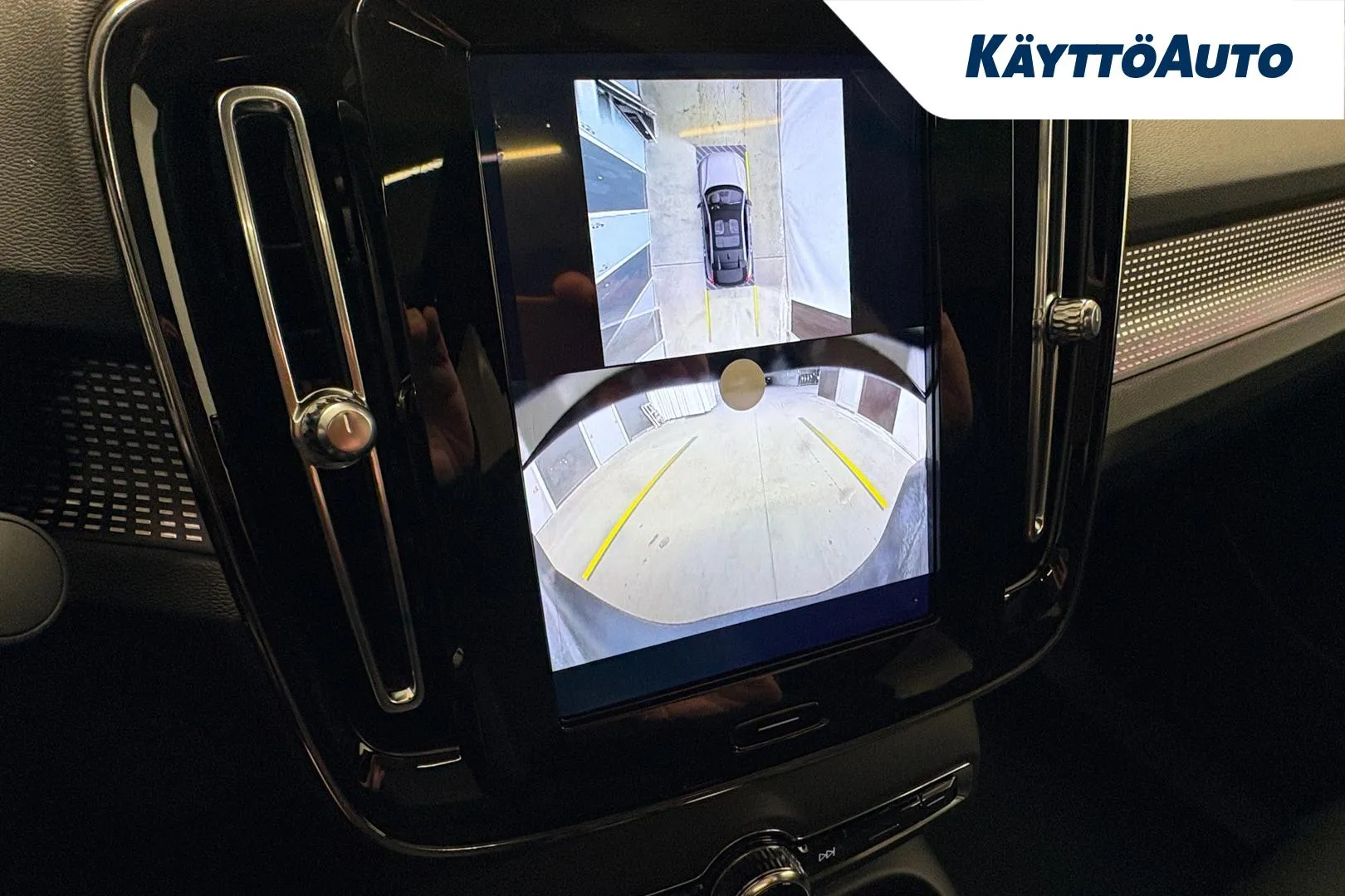 VOLVO EC40 RXU-215 carousel image