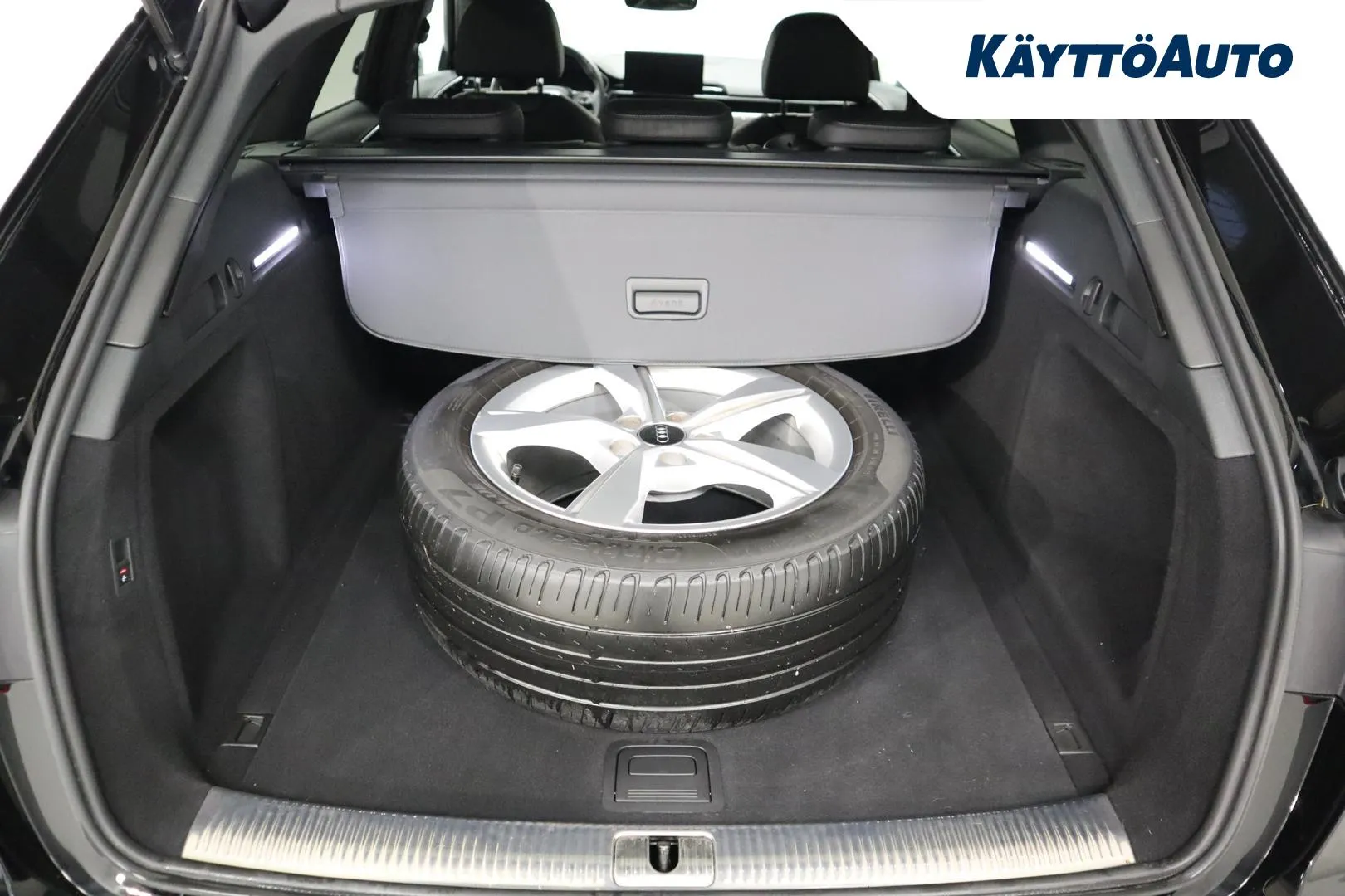 AUDI A4 OZT-252 carousel image