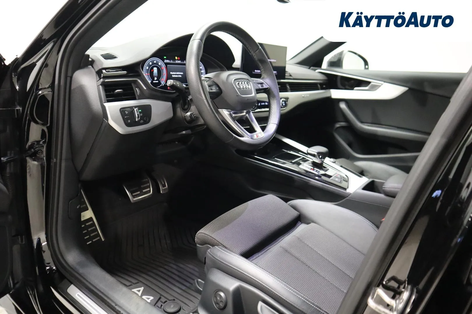 AUDI A4 OZT-252 carousel image