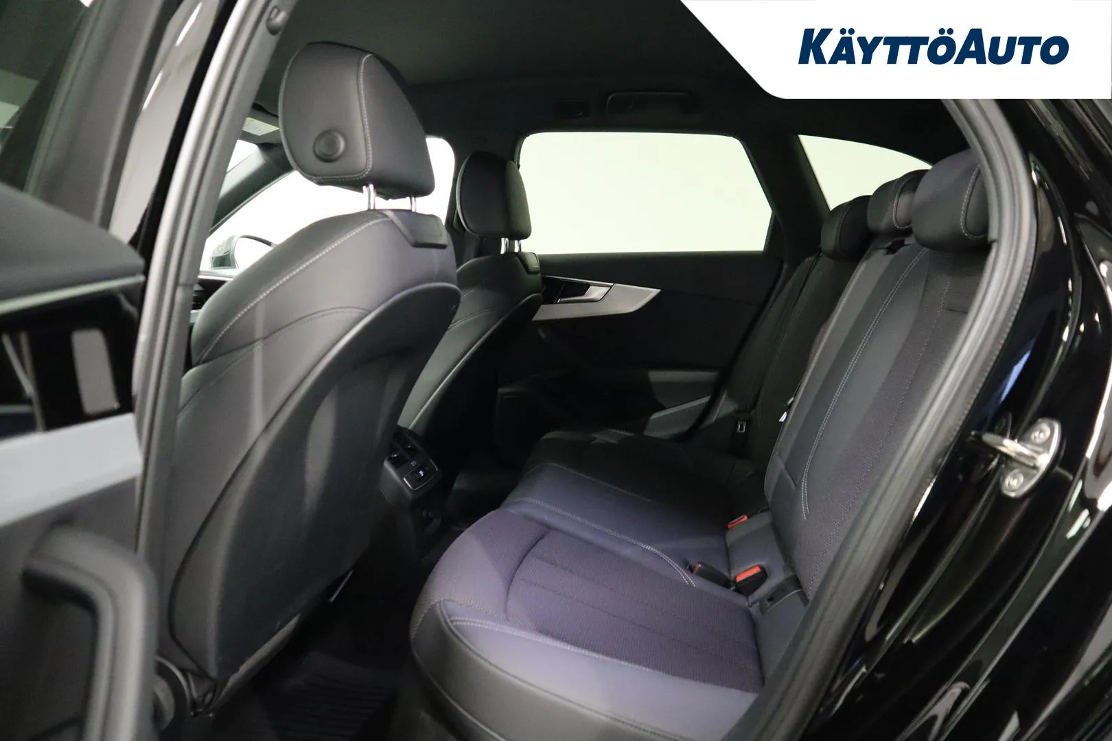 AUDI A4 OZT-252 carousel image