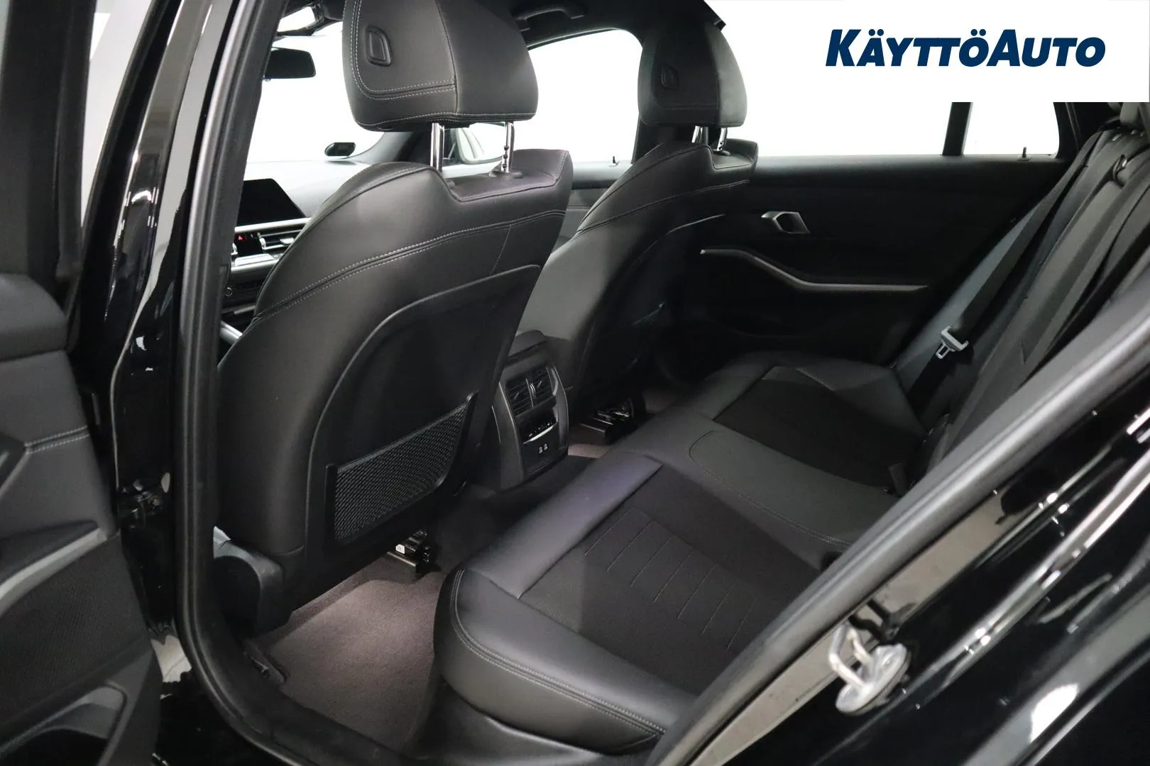 BMW 320 NMP-754 carousel image