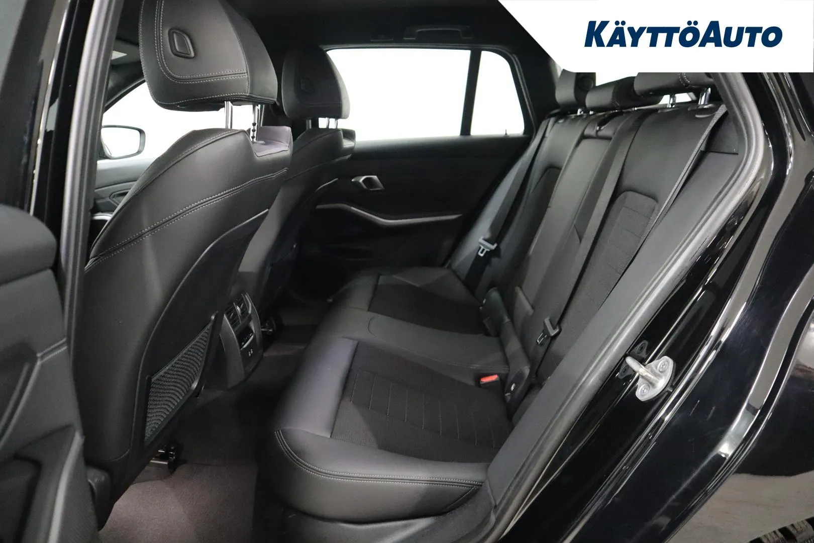 BMW 320 NMP-754 carousel image