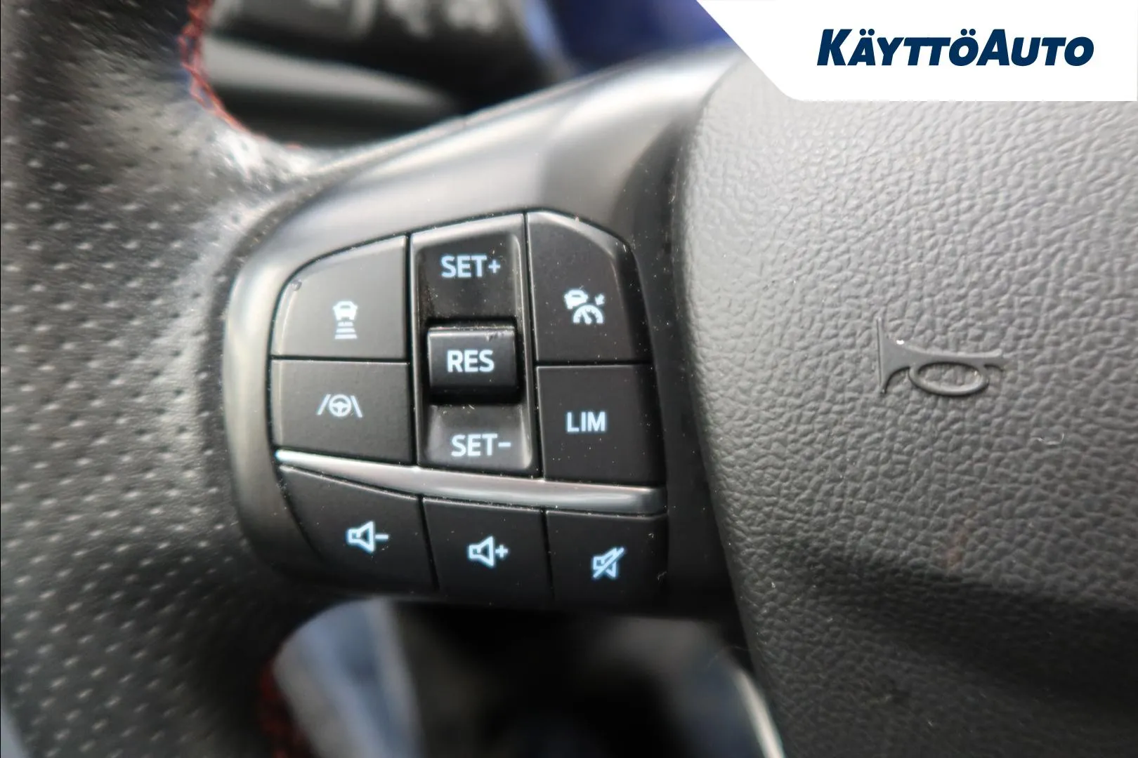 FORD Kuga GZV-747 carousel image