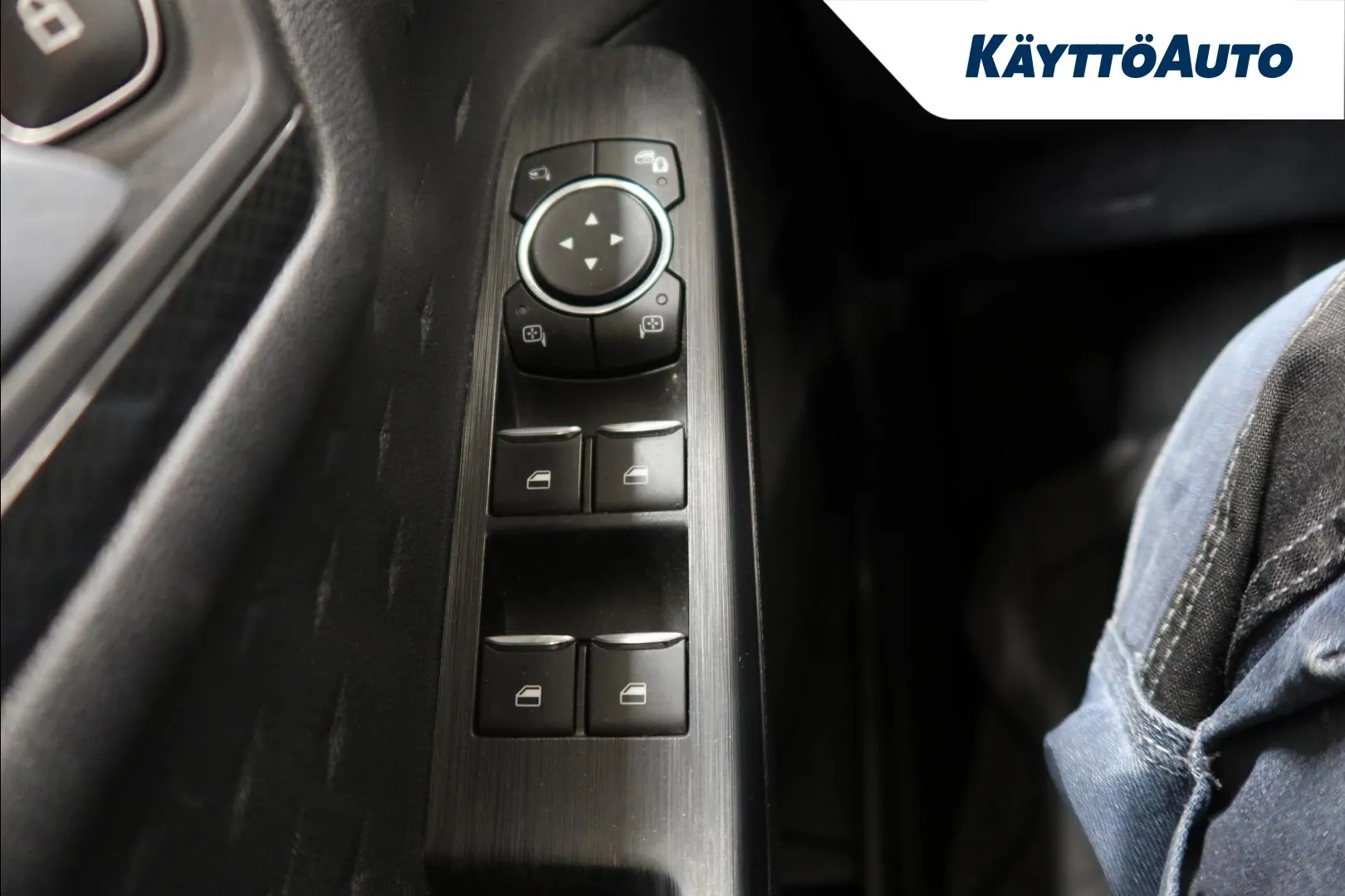 FORD Kuga GZV-747 carousel image