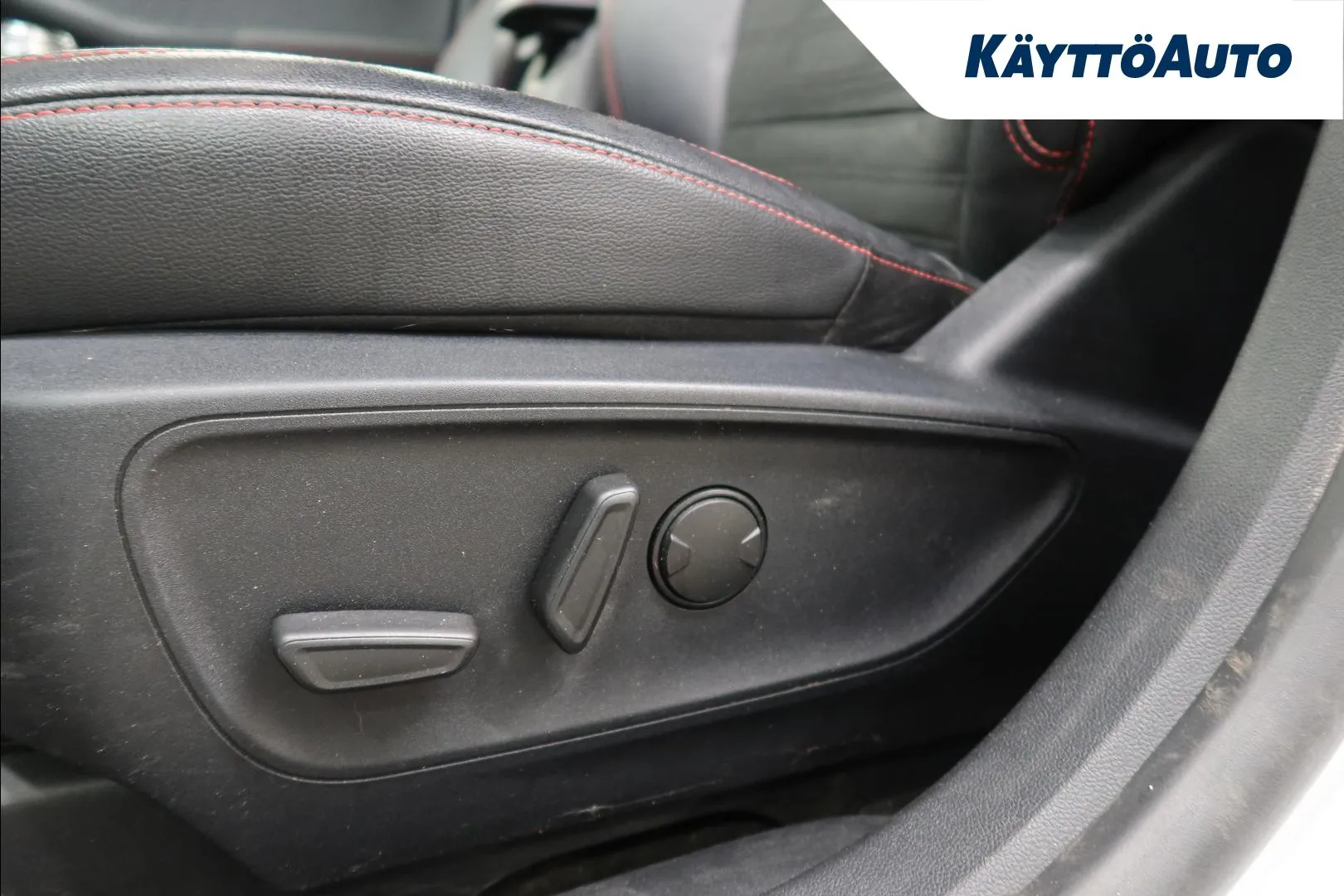 FORD Kuga GZV-747 carousel image