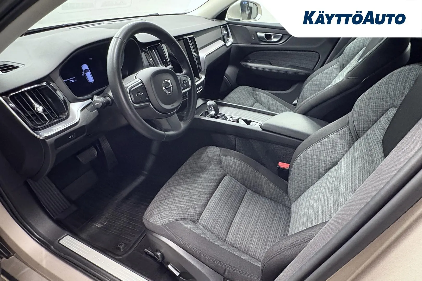 VOLVO V60 EUR-683 carousel image