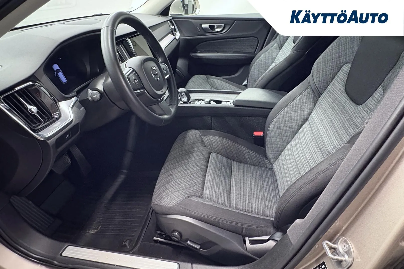 VOLVO V60 EUR-683 carousel image