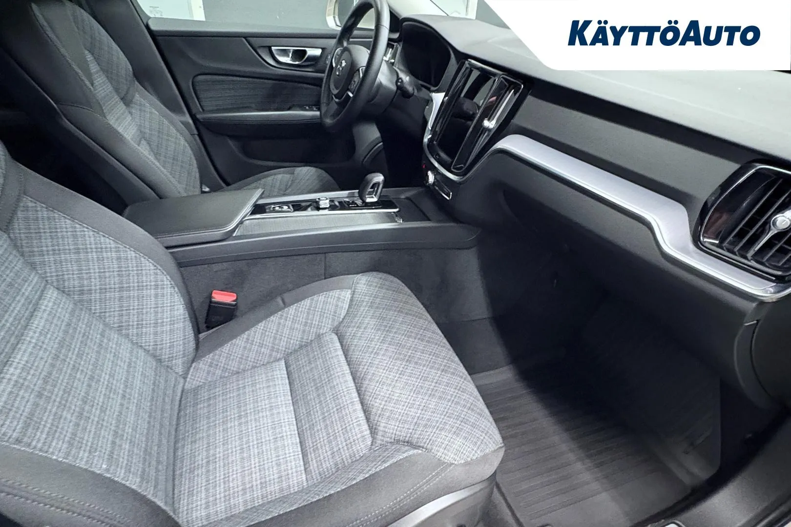 VOLVO V60 EUR-683 carousel image