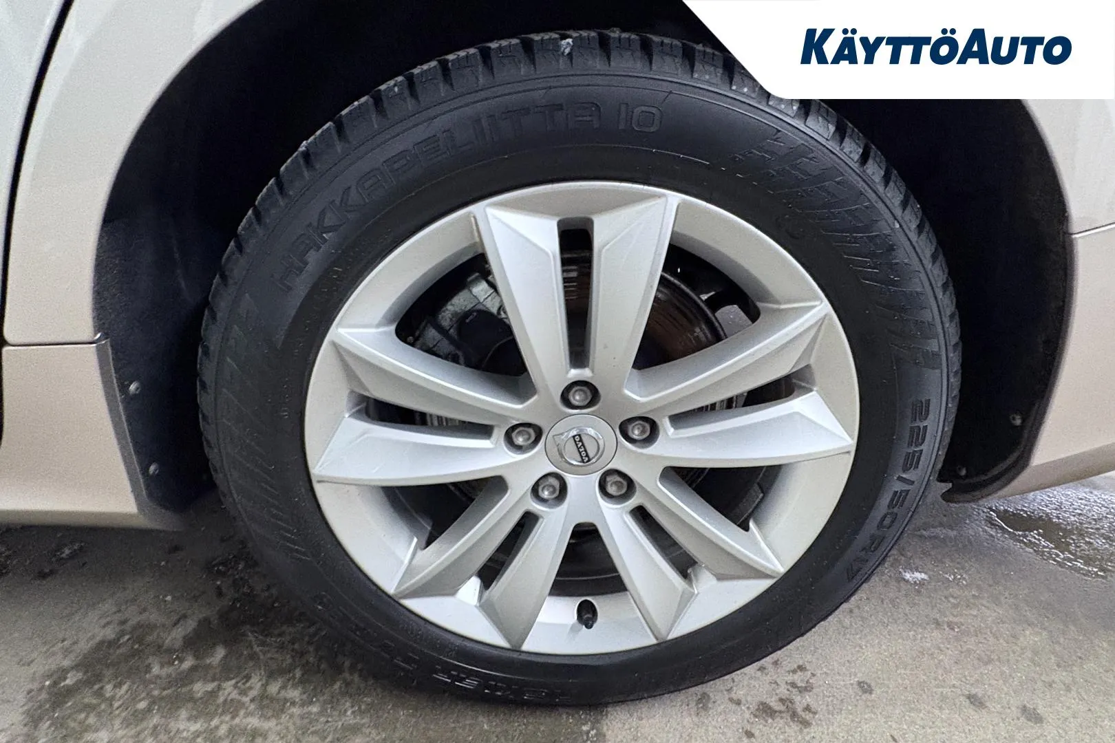 VOLVO V60 EUR-683 carousel image