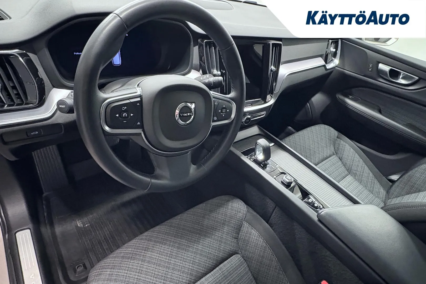 VOLVO V60 EUR-683 carousel image