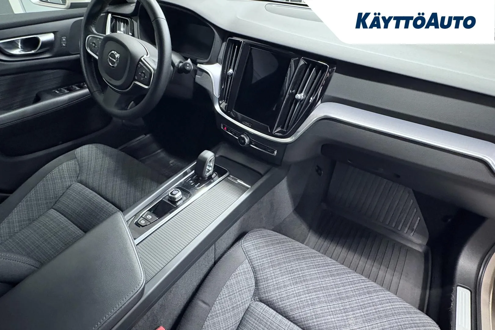 VOLVO V60 EUR-683 carousel image