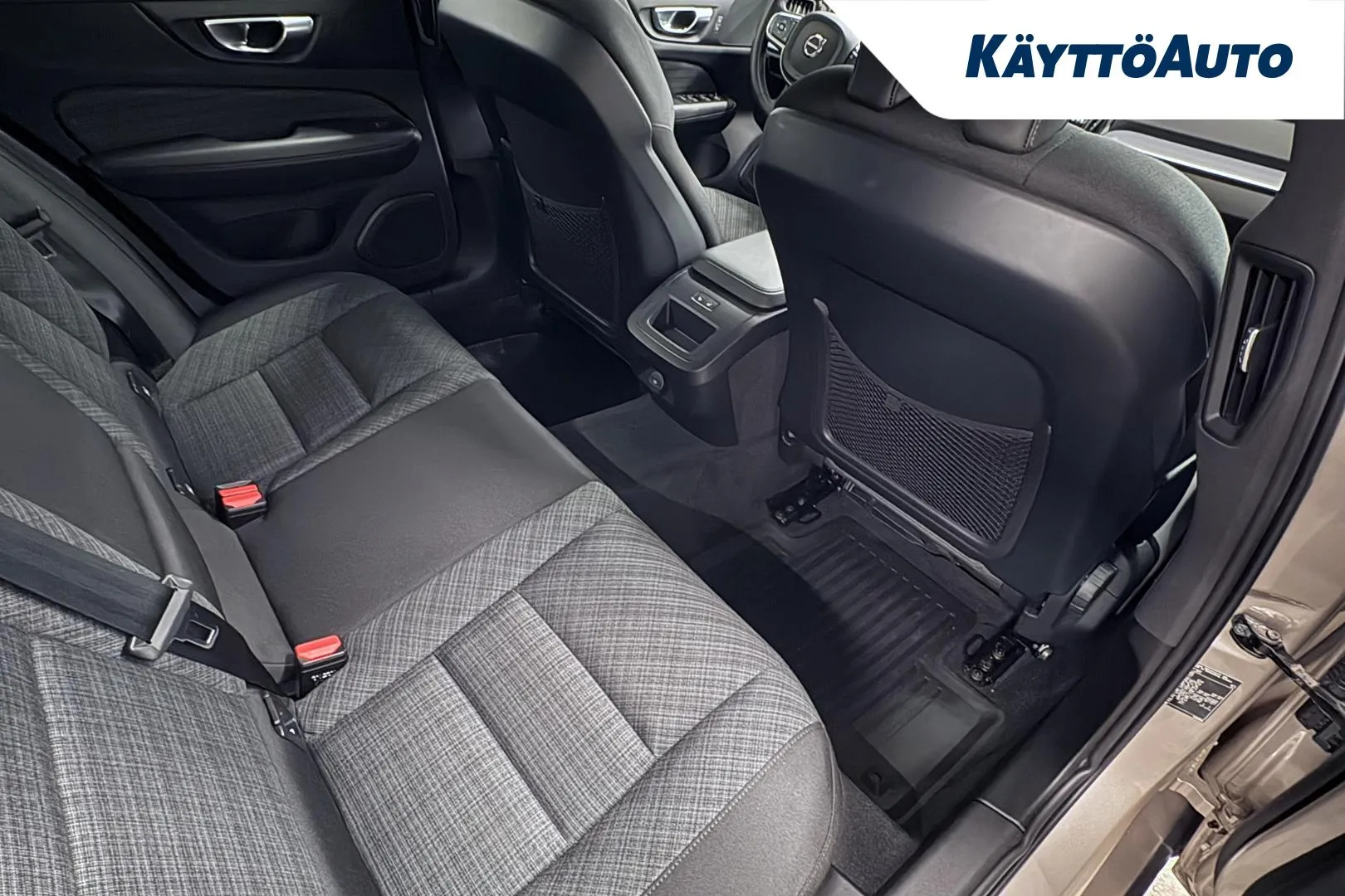 VOLVO V60 EUR-683 carousel image