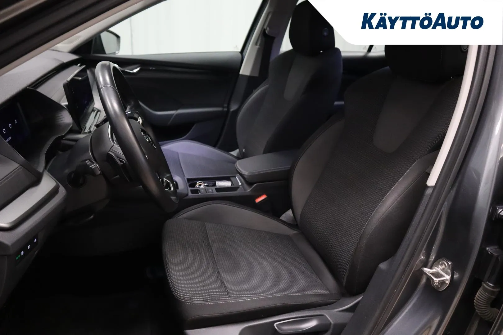 SKODA Octavia ZOU-826 carousel image