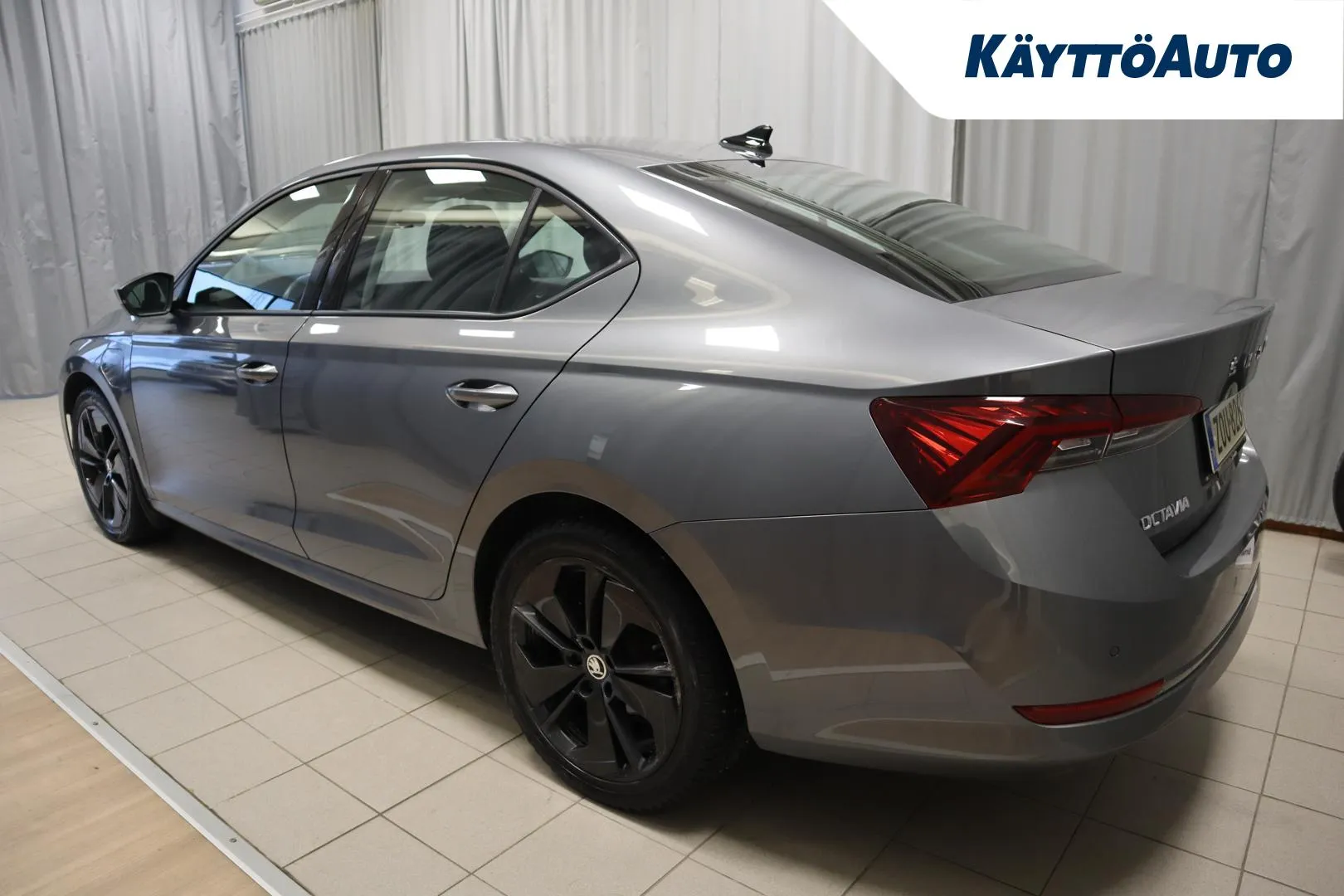 SKODA Octavia ZOU-826 carousel image