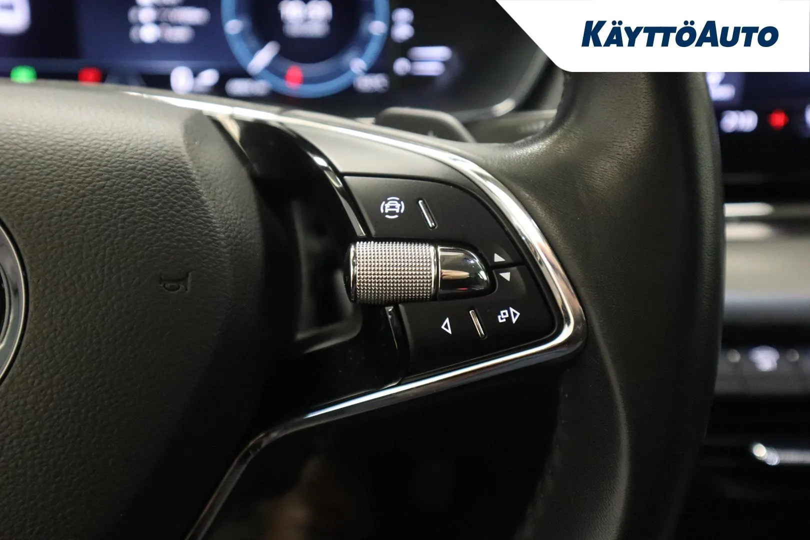 SKODA Octavia ZOU-826 carousel image