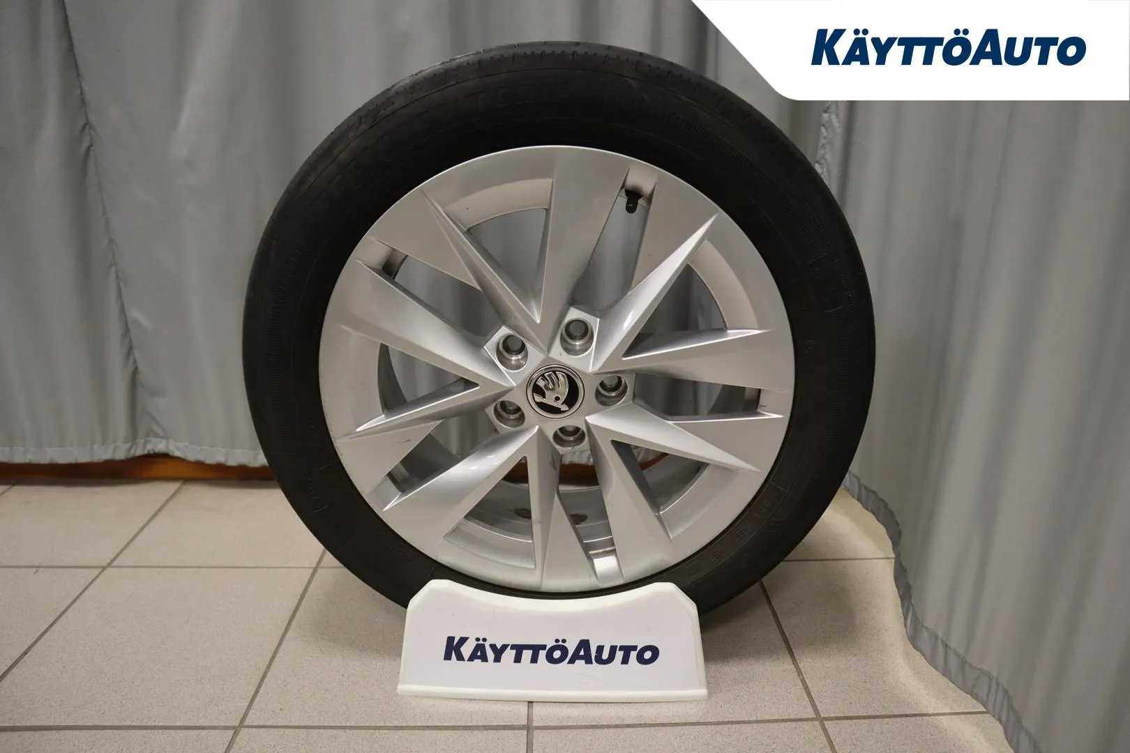 SKODA Octavia ZOU-826 carousel image