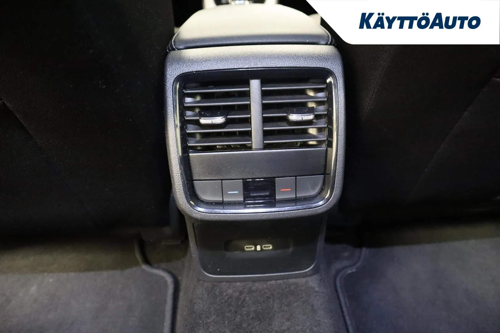 SKODA Octavia ZOU-826 carousel image